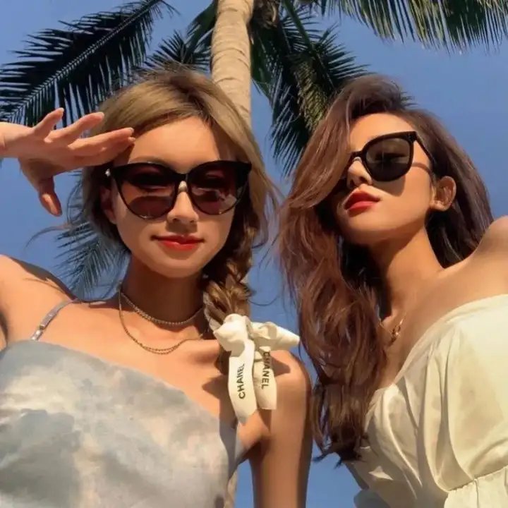 栋笃小天后海报