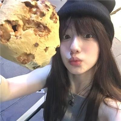 松树街的那幢房子海报